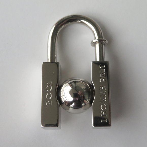 HERMES 2001 A la decouverte de la beaute du Monde Classic H EARTH Cadena Lock - Picture 1 of 15